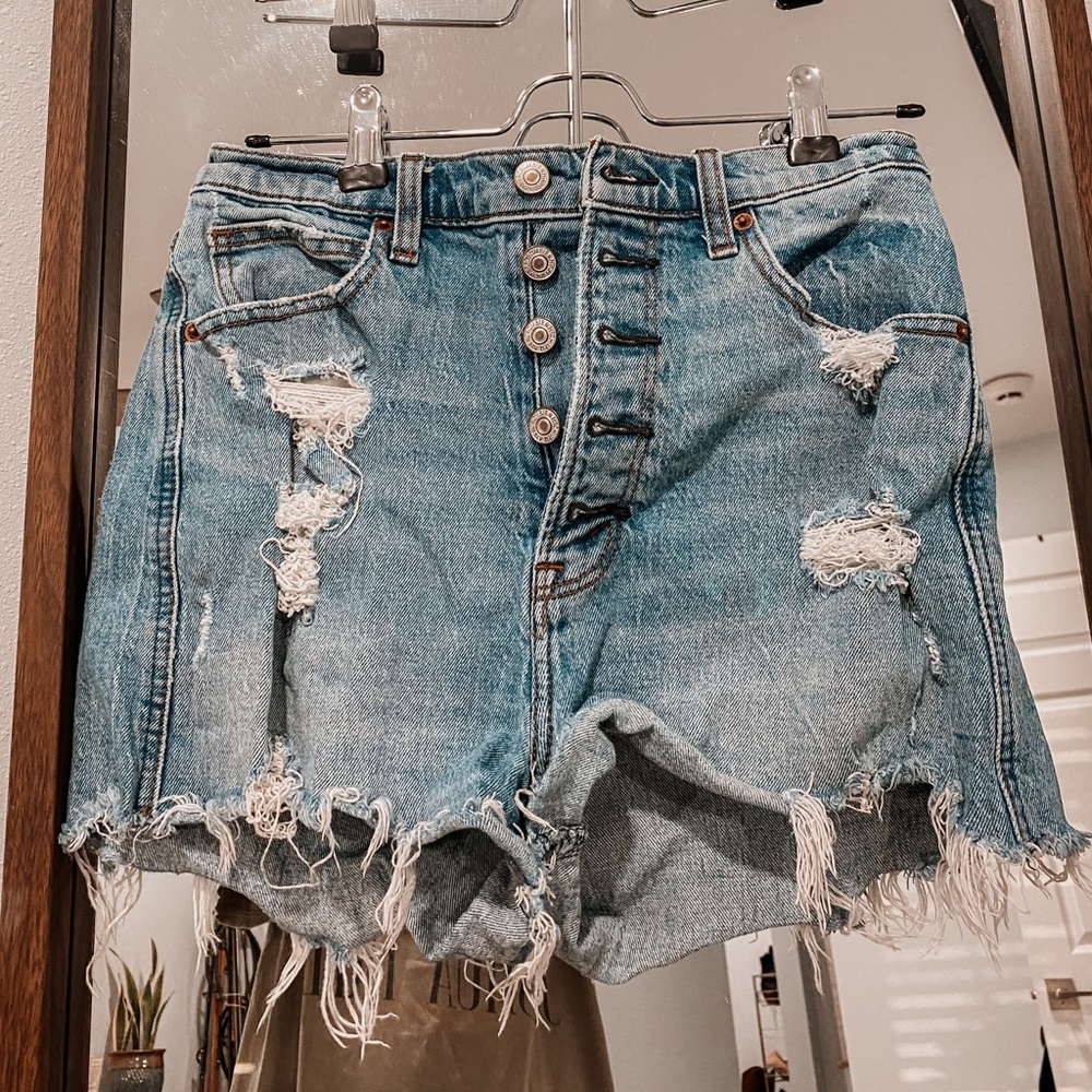 Abercrombie Ultra High Rise Mom Short 27/4
